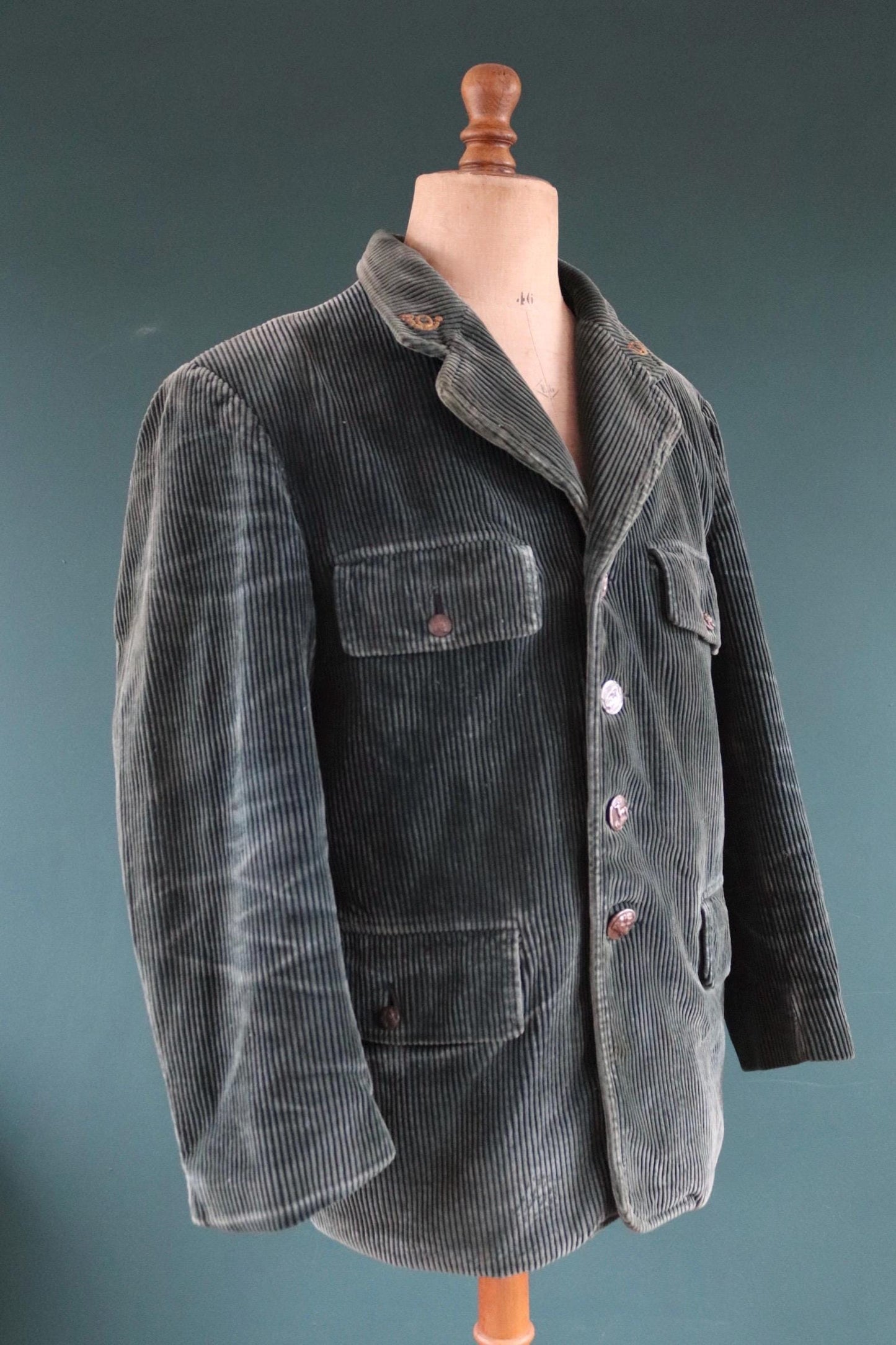 Vintage French workwear jacket - green corduroy - gamekeeper chore coat - 45” chest