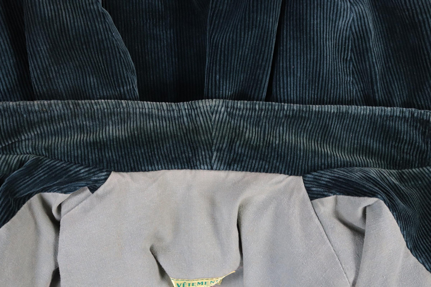 Vintage French workwear jacket - green corduroy - gamekeeper chore coat - 44” chest