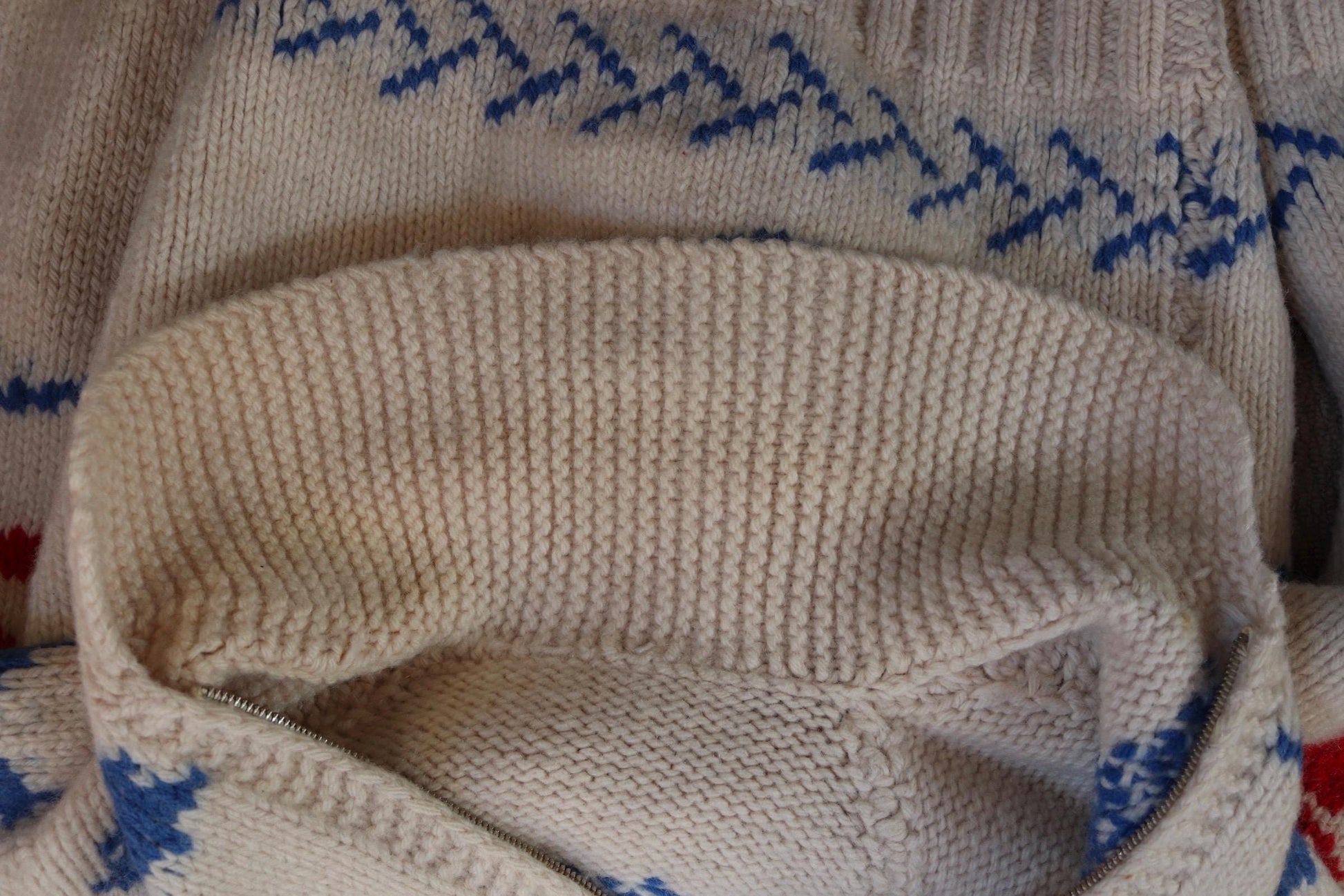 Vintage 1950s wool Cowichan sweater - 1960s novelty hand knit - shawl collar - skiing design jumper - 42” chest