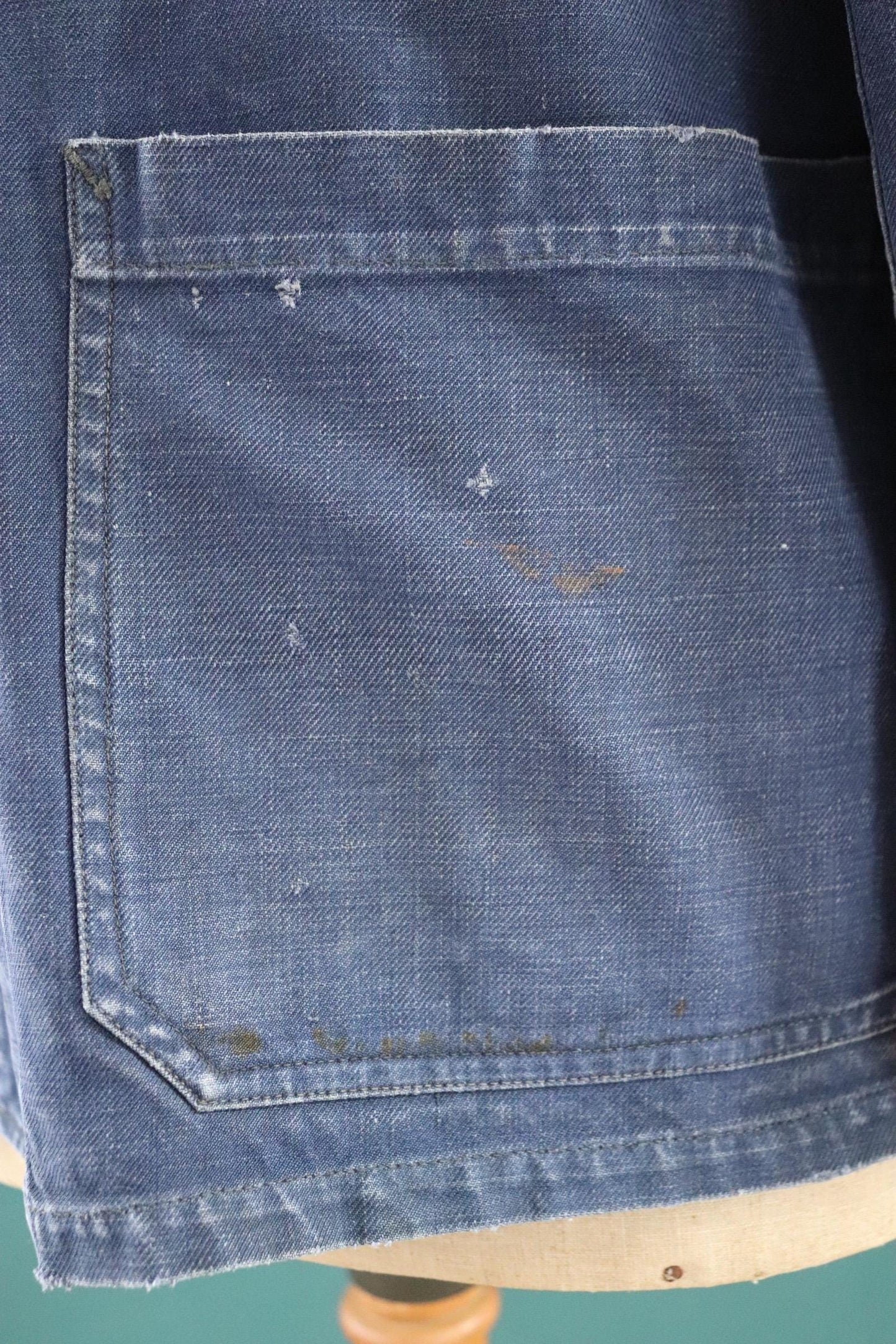 Vintage French blue workwear jacket - 1960s cotton chore coat - 42” chest