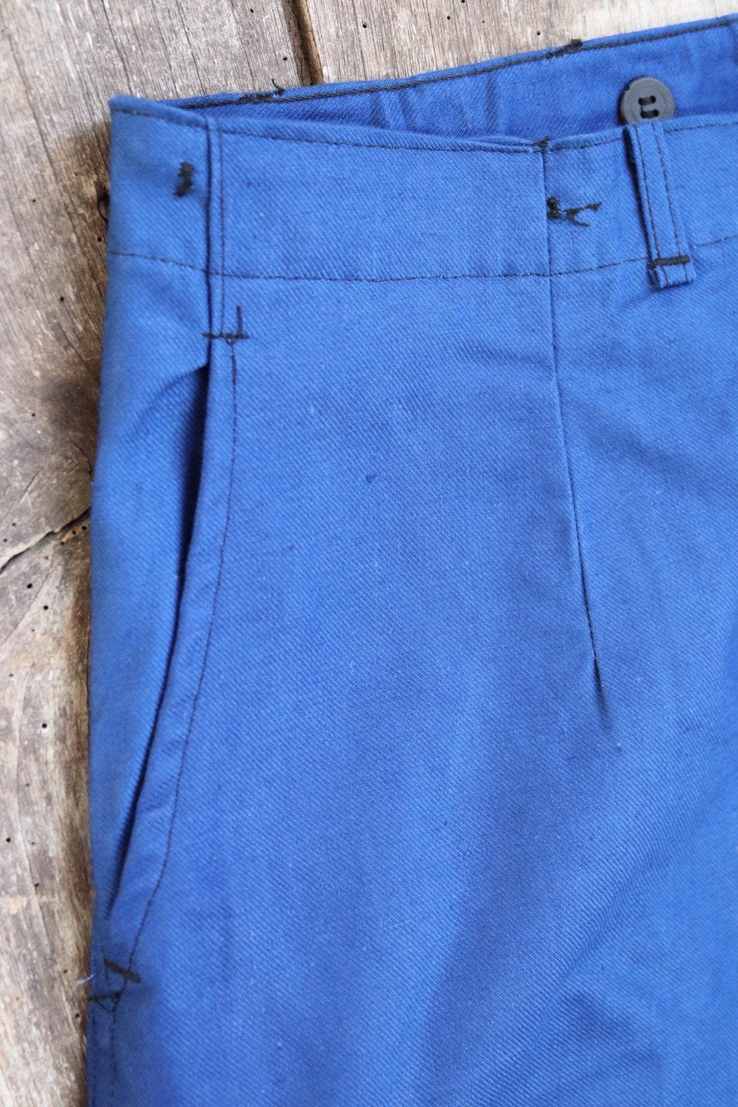 Vintage WW2 workwear trousers - 1940s deadstock - Swedish military - buckle back pants - indigo blue cotton twill - 32” x 32”
