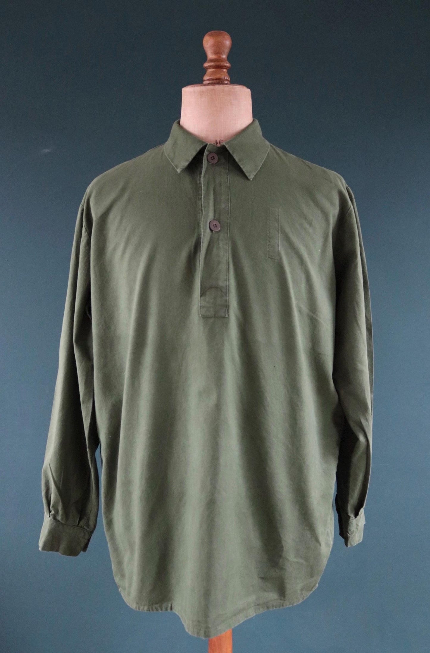 Vintage 1970s Swedish military workwear shirt - M59 - fältskjorta - green cotton army smock - 49” chest