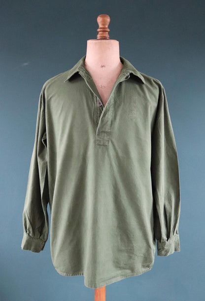 Vintage 1970s Swedish military workwear shirt - M59 - fältskjorta - green cotton army smock - 49” chest