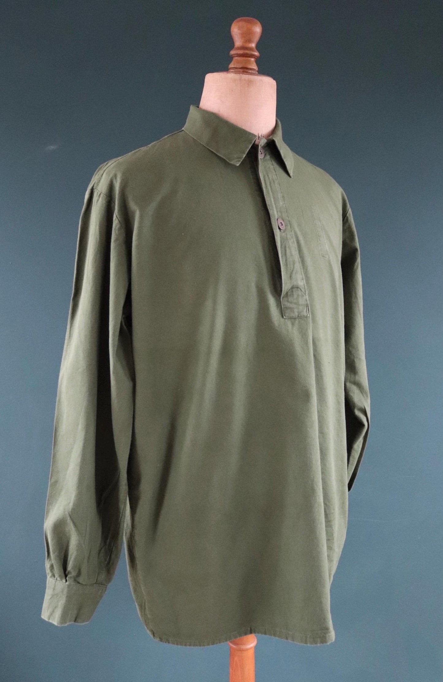 Vintage 1970s Swedish military workwear shirt - M59 - fältskjorta - green cotton army smock - 49” chest