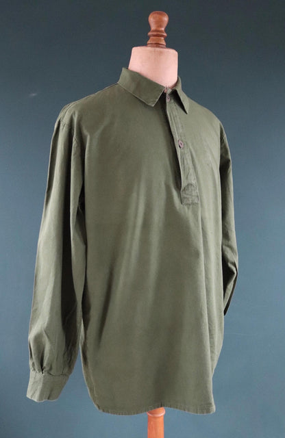 Vintage 1970s Swedish military workwear shirt - M59 - fältskjorta - green cotton army smock - 49” chest