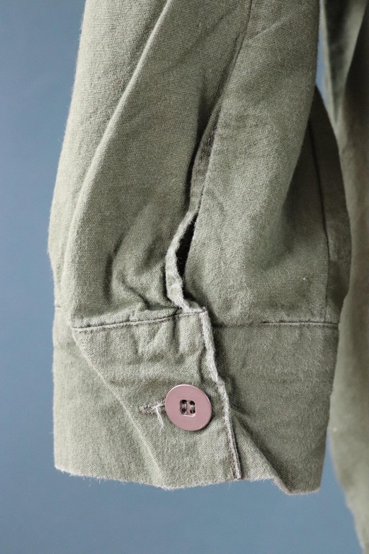 Vintage 1970s Swedish military workwear shirt - M59 - fältskjorta - green cotton army smock - 49” chest