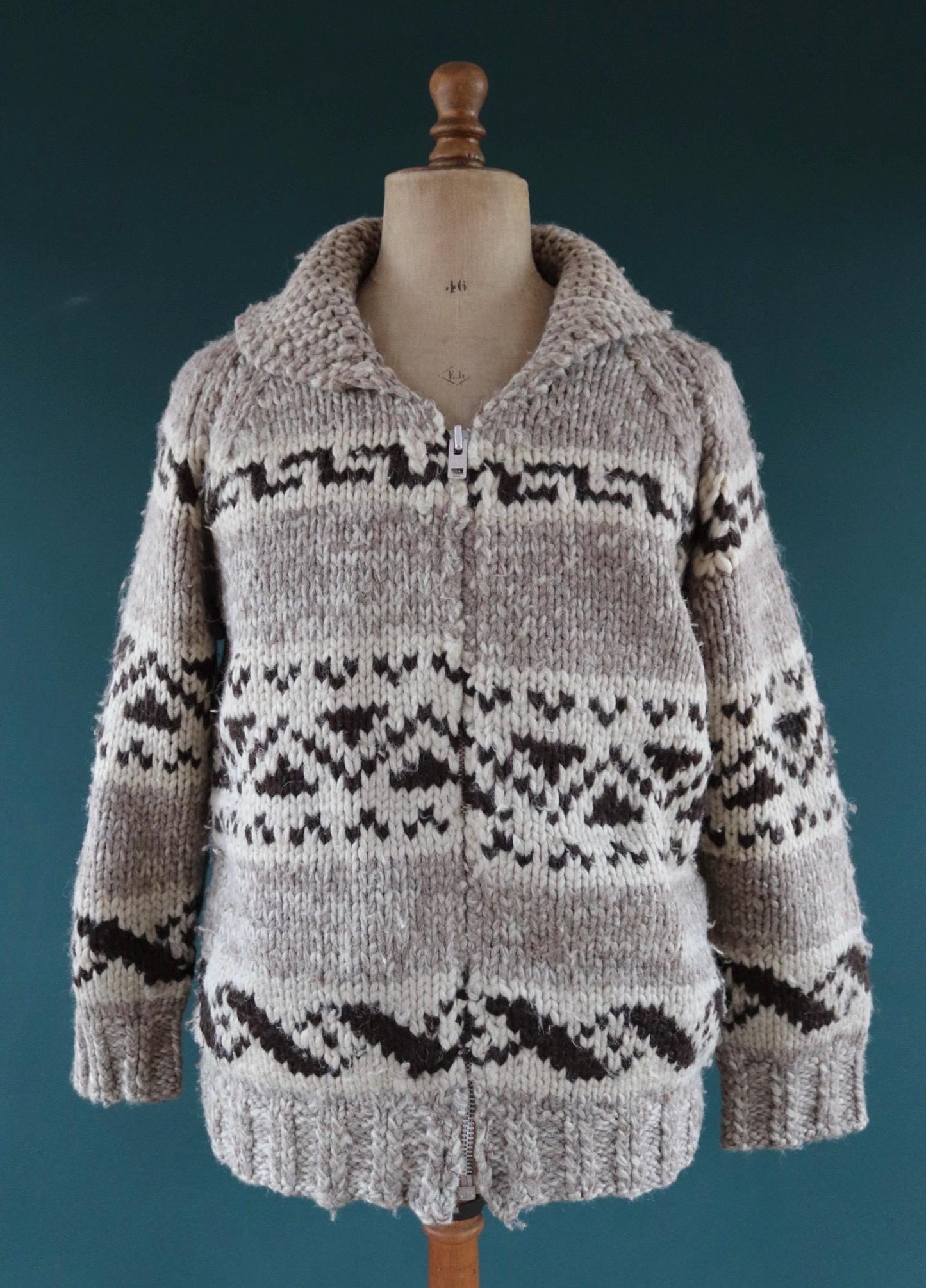 Vintage 1970s Cowichan wool cardigan - hand knitted - 1980s chunky winter sweater - 46" chest