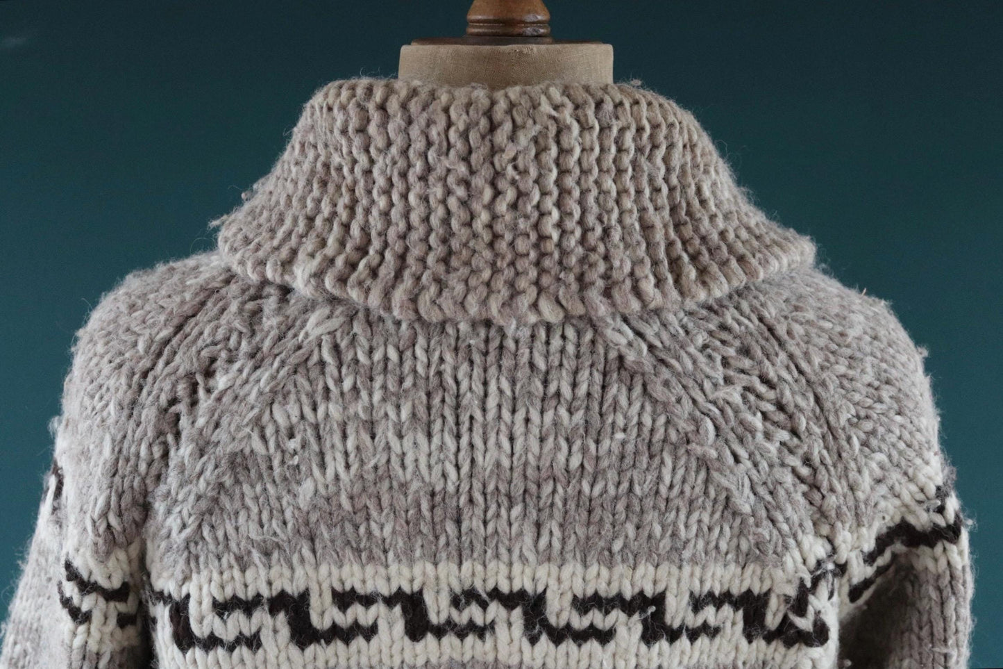 Vintage 1970s Cowichan wool cardigan - hand knitted - 1980s chunky winter sweater - 46" chest