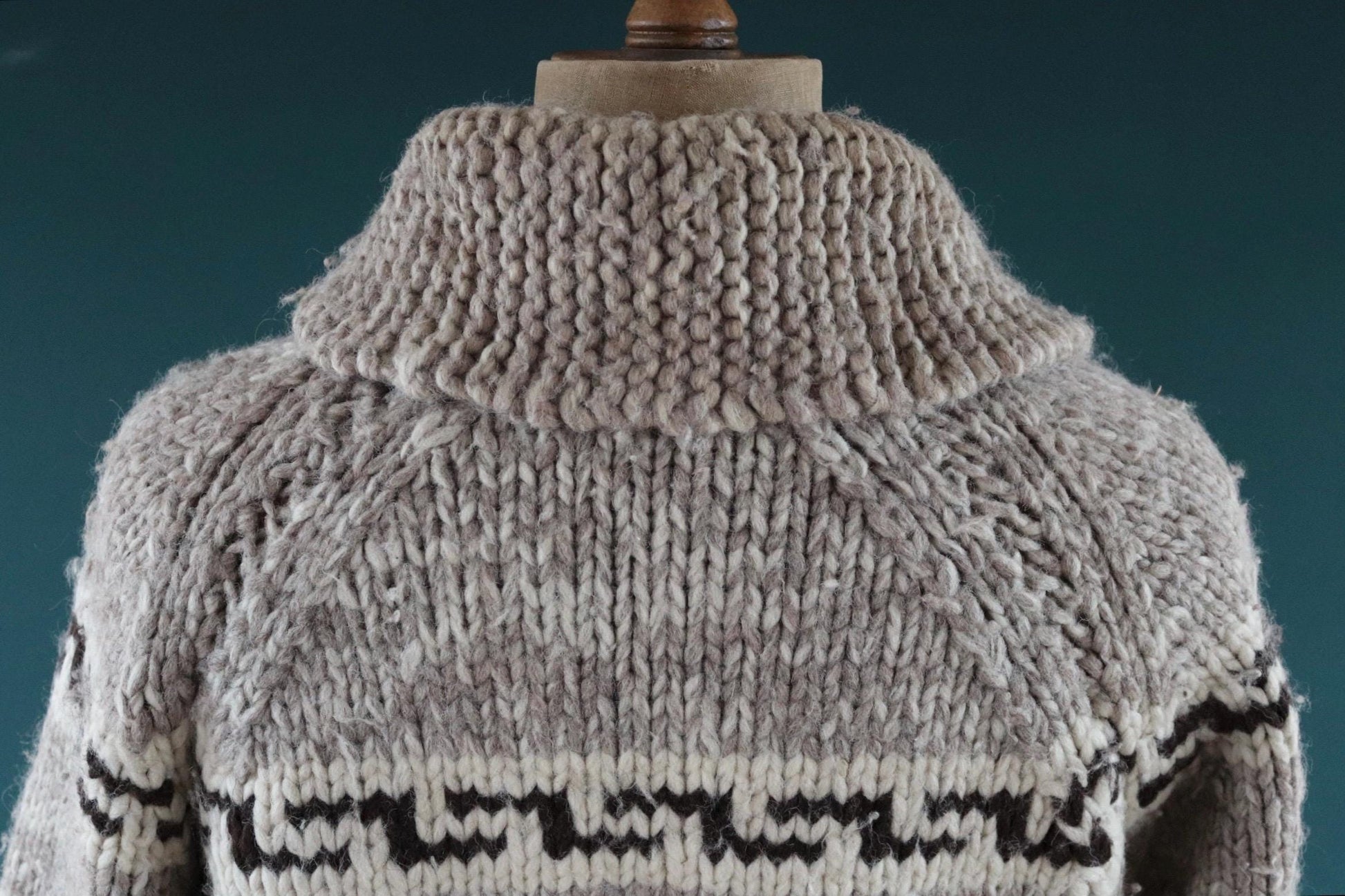 Vintage 1970s Cowichan wool cardigan - hand knitted - 1980s chunky winter sweater - 46" chest