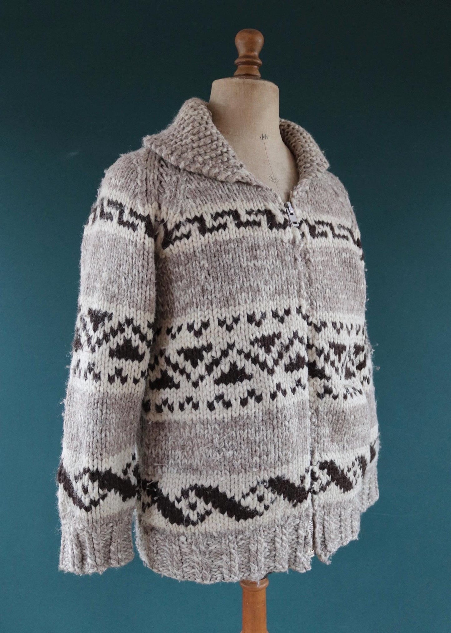 Vintage 1970s Cowichan wool cardigan - hand knitted - 1980s chunky winter sweater - 46" chest
