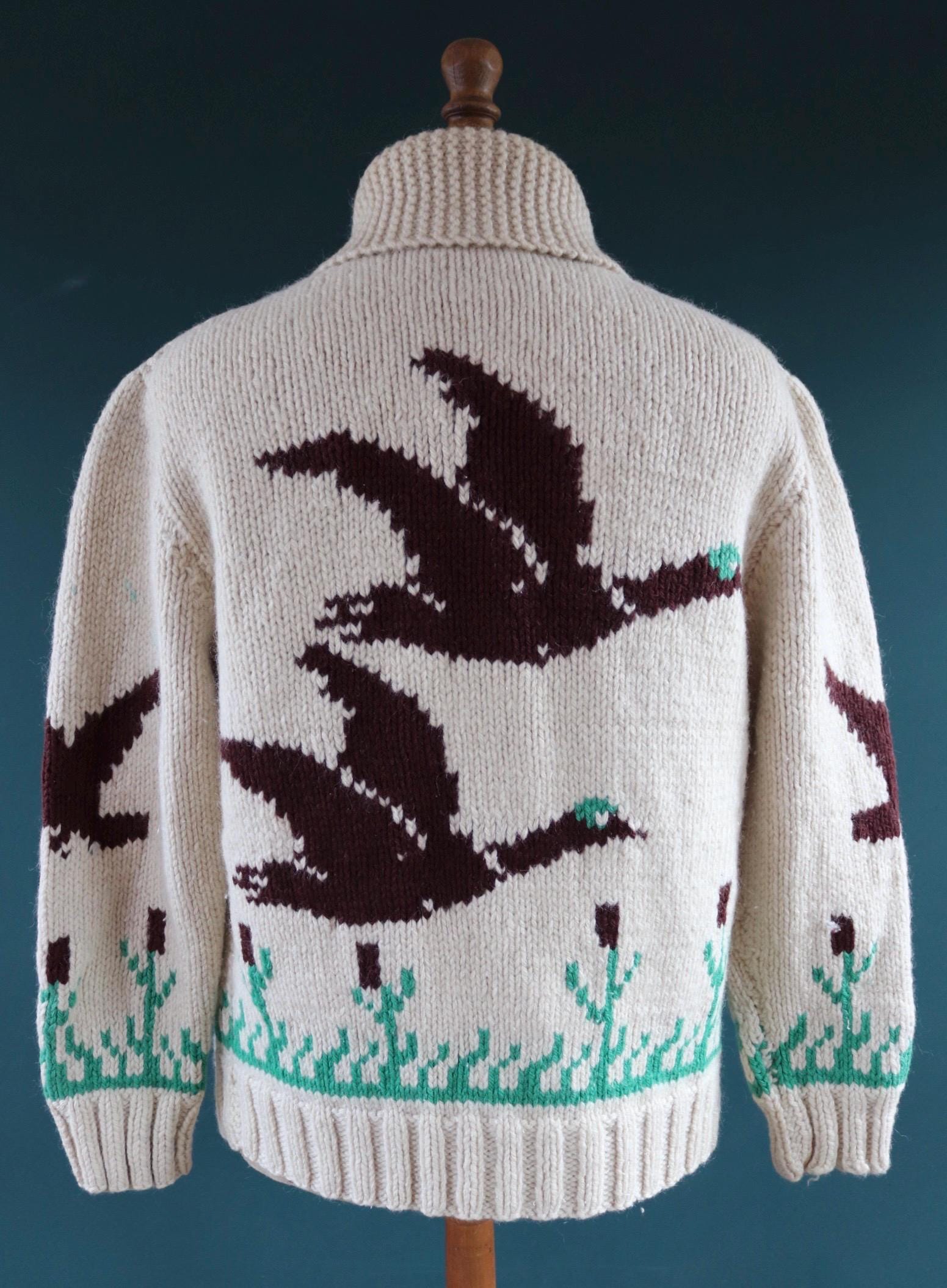 Vintage 1960s wool Cowichan sweater - 1970s novelty hand knit - shawl collar - geese design jumper - 42” chest