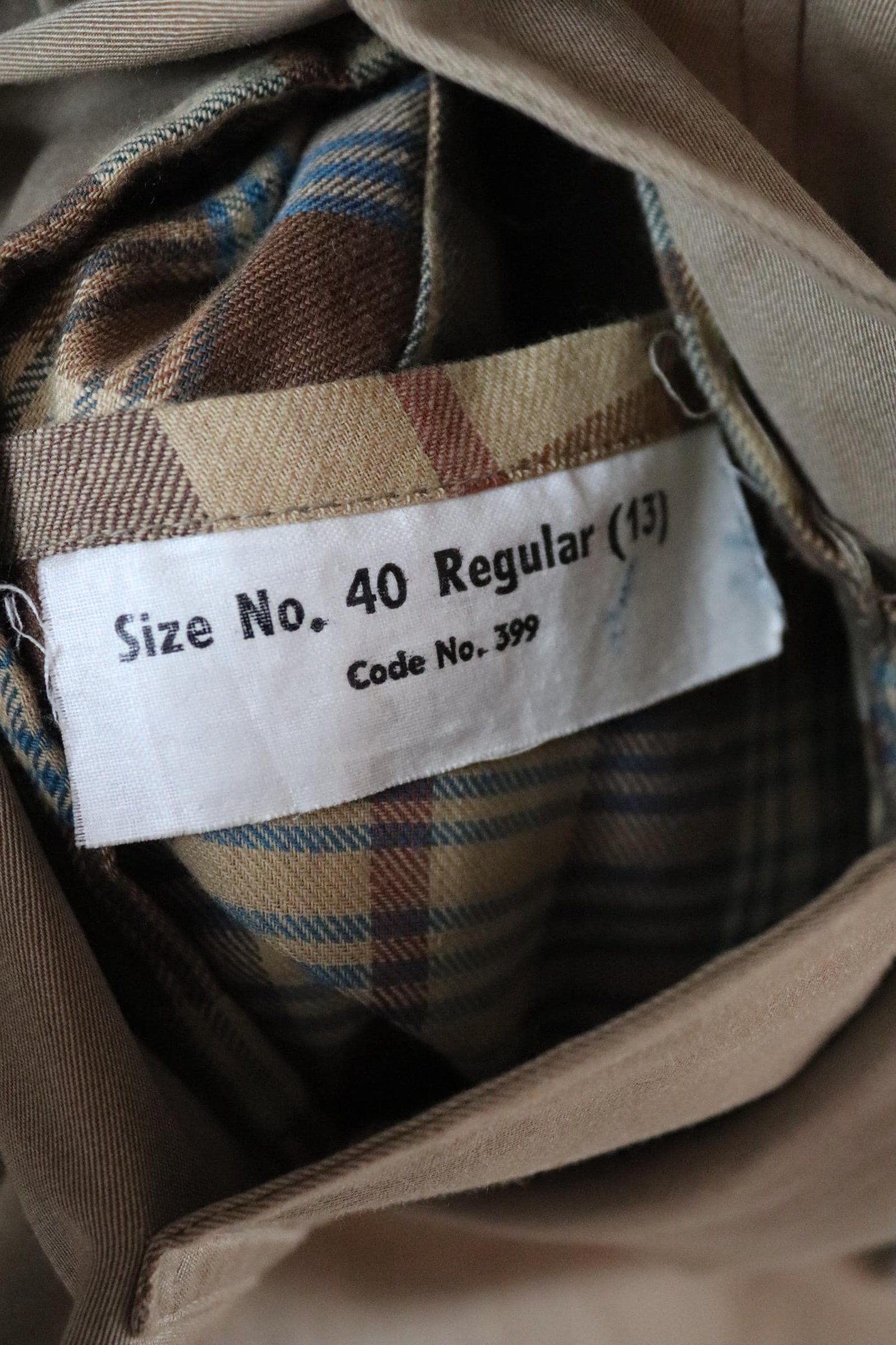 Vintage 1950s demob trench coat - WW2 British - gabardine rain coat - double breasted - 48” chest