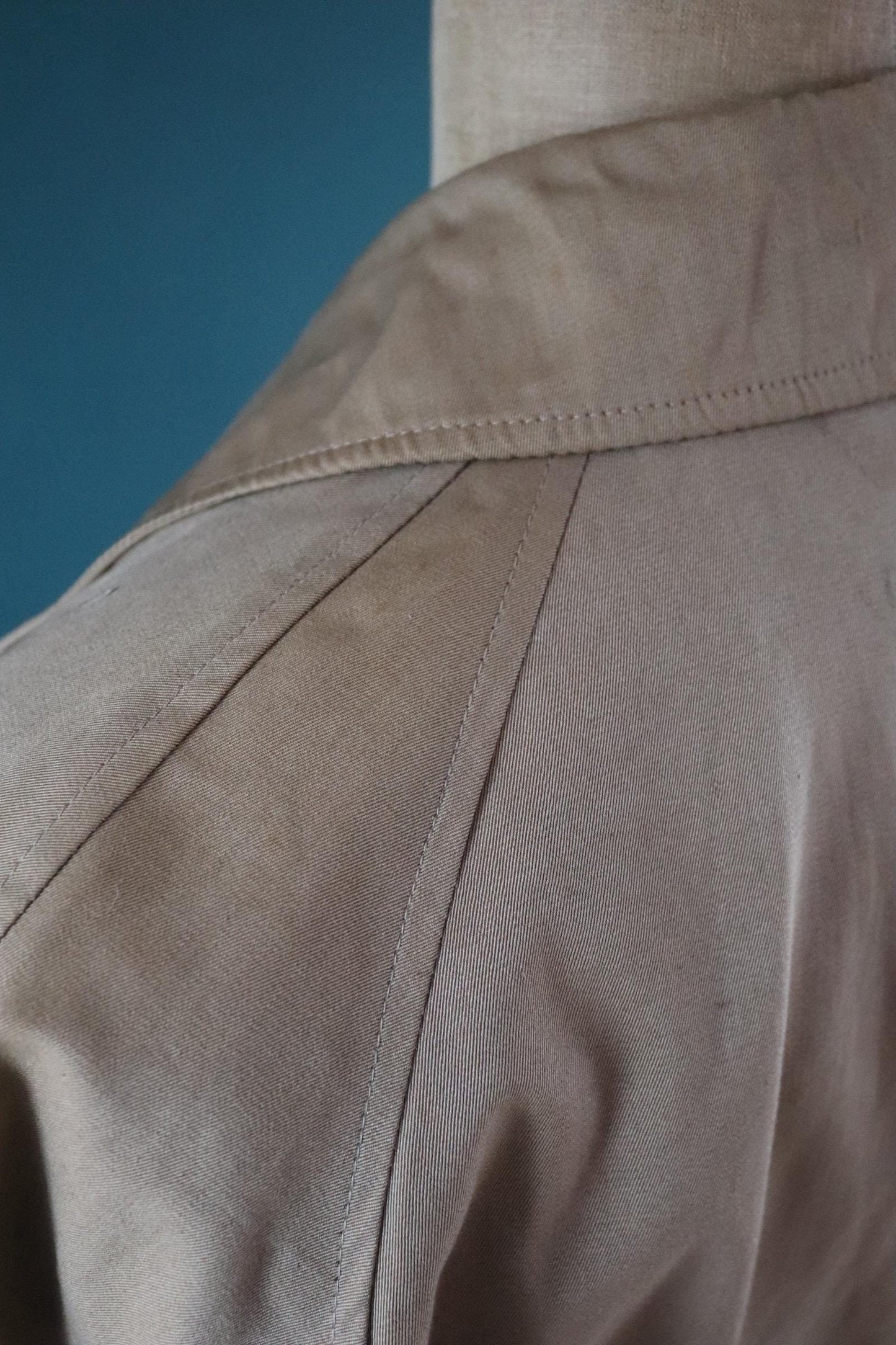 Vintage 1950s demob trench coat - WW2 British - gabardine rain coat - double breasted - 48” chest