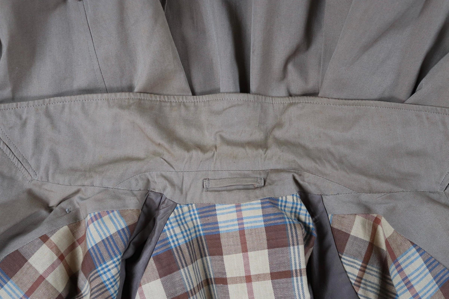 Vintage 1950s demob trench coat - WW2 British - gabardine rain coat - double breasted - 48” chest