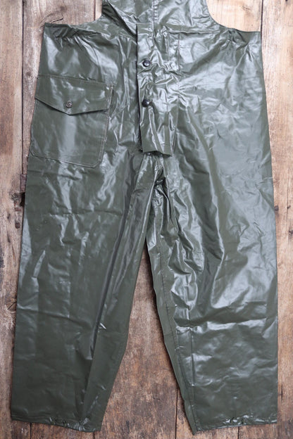 Vintage 1980s Italian Navy waterproofs - deck overalls - foul weather gear - 42" x 28”