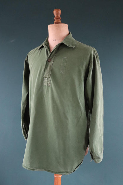 Vintage 1970s Swedish military workwear shirt - M59 - fältskjorta - green cotton army smock - 49” chest