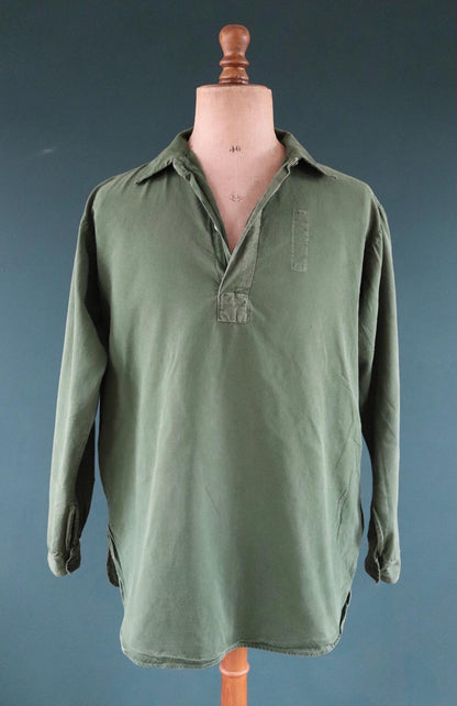 Vintage 1970s Swedish military workwear shirt - M59 - fältskjorta - green cotton army smock - 49” chest