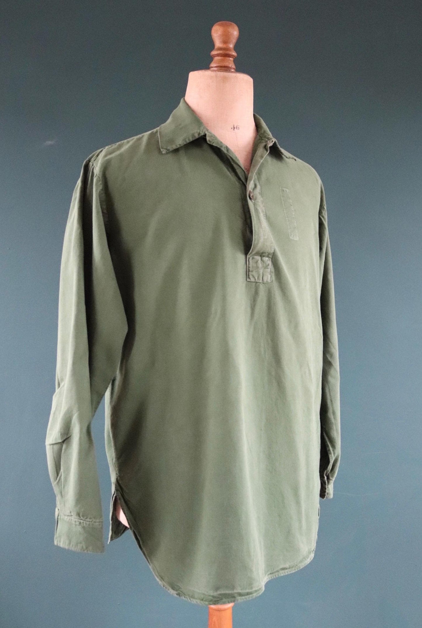 Vintage 1970s Swedish military workwear shirt - M59 - fältskjorta - green cotton army smock - 49” chest