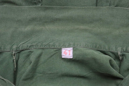 Vintage 1970s Swedish military workwear shirt - M59 - fältskjorta - green cotton army smock - 49” chest