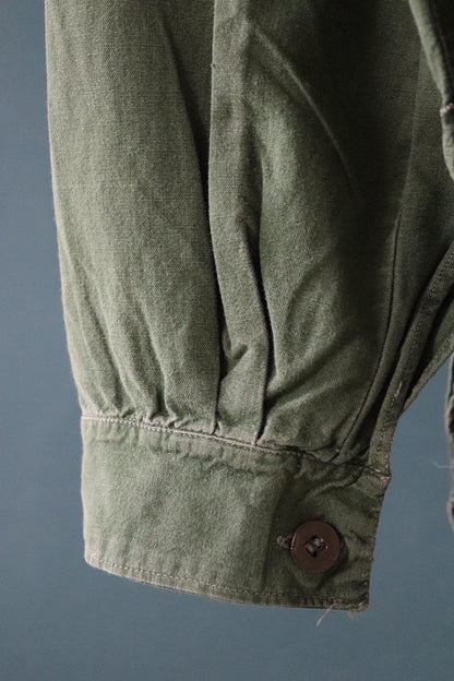 Vintage 1970s Swedish military workwear shirt - M59 - fältskjorta - green cotton army smock - 49” chest