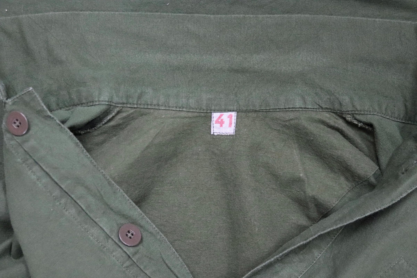 Vintage 1970s Swedish military workwear shirt - M59 - fältskjorta - green cotton army smock - 49” chest