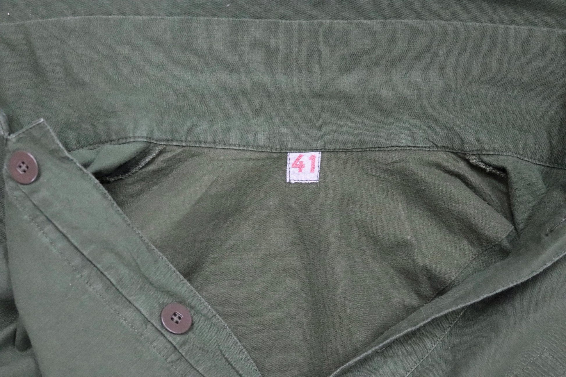 Vintage 1970s Swedish military workwear shirt - M59 - fältskjorta - green cotton army smock - 49” chest