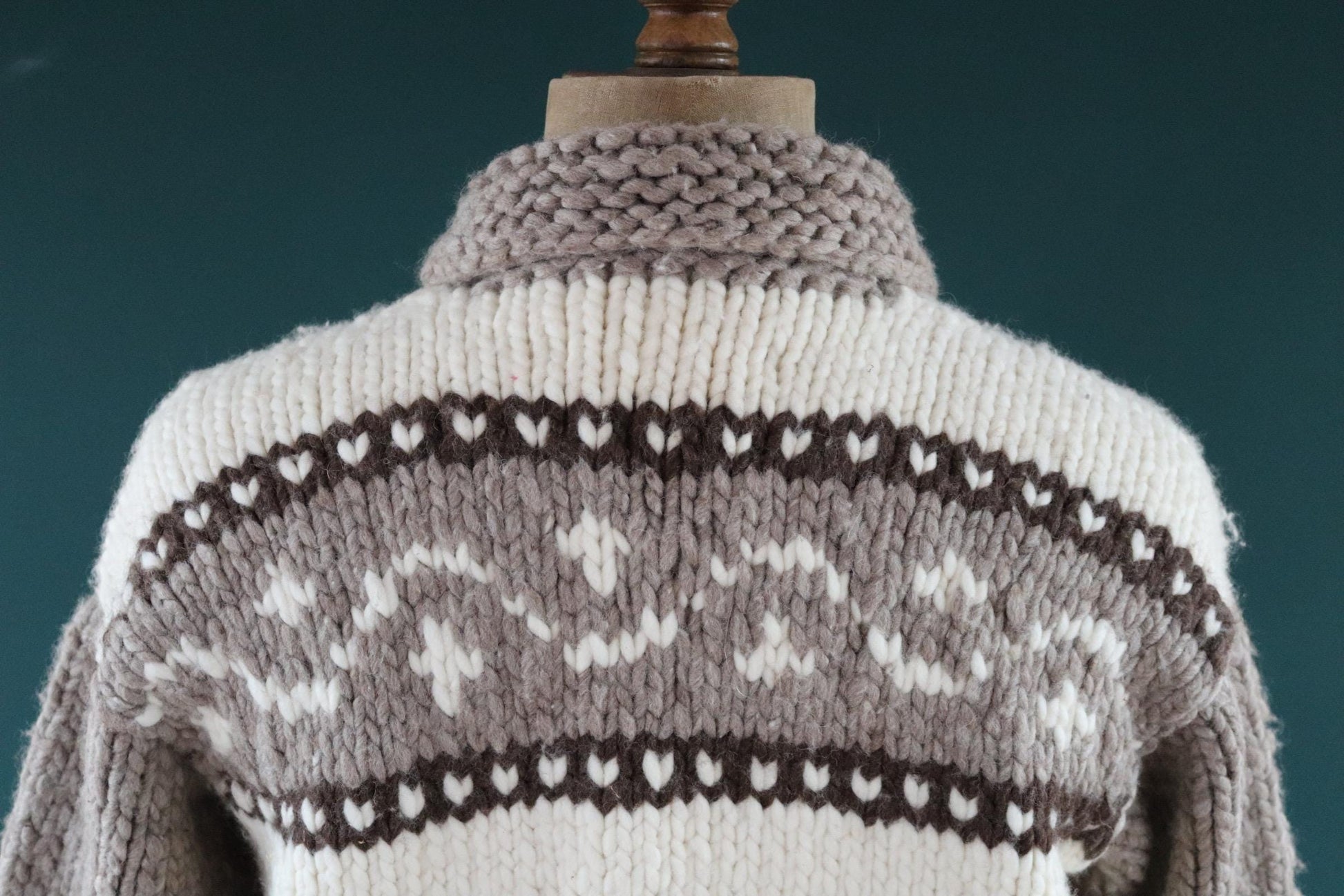 Vintage 1980s Cowichan wool cardigan - hand knitted - chunky winter sweater - 45" chest