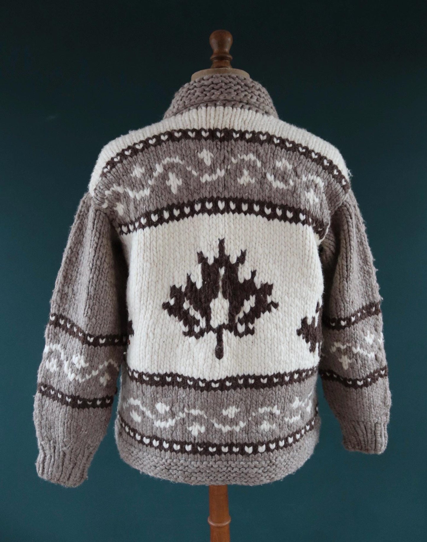 Vintage 1980s Cowichan wool cardigan - hand knitted - chunky winter sweater - 45" chest