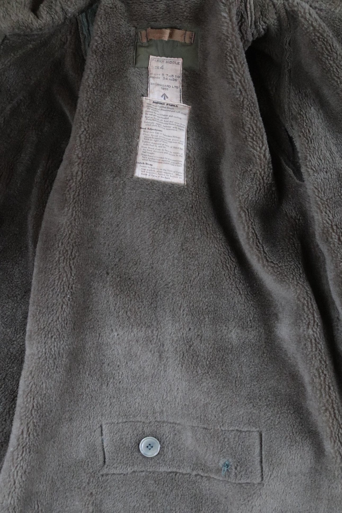 Vintage 1950s British army middle parka - 1st pattern military jacket - extreme cold weather - 42” chest