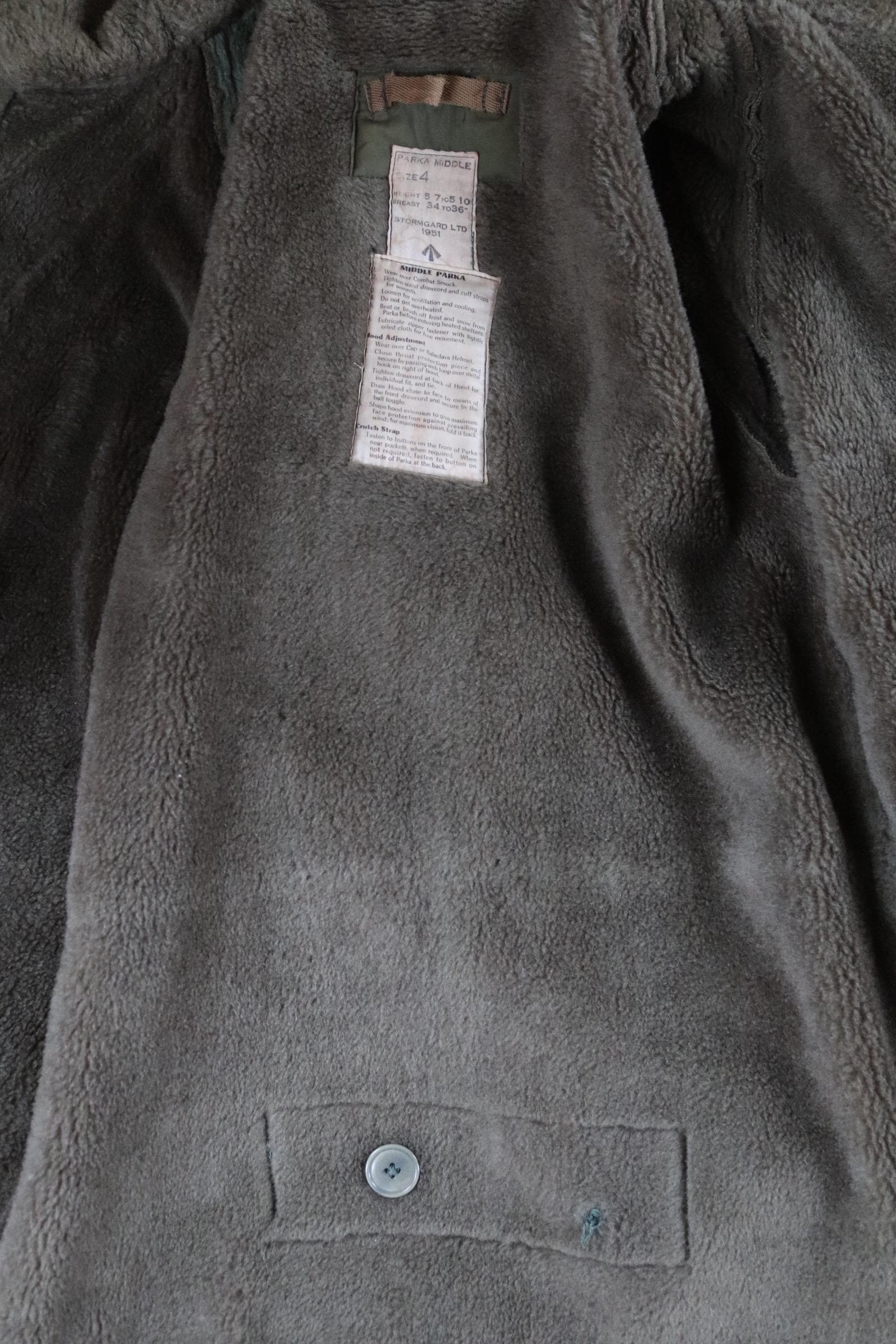 Vintage 1950s British army middle parka - 1st pattern military jacket - extreme cold weather - 42” chest