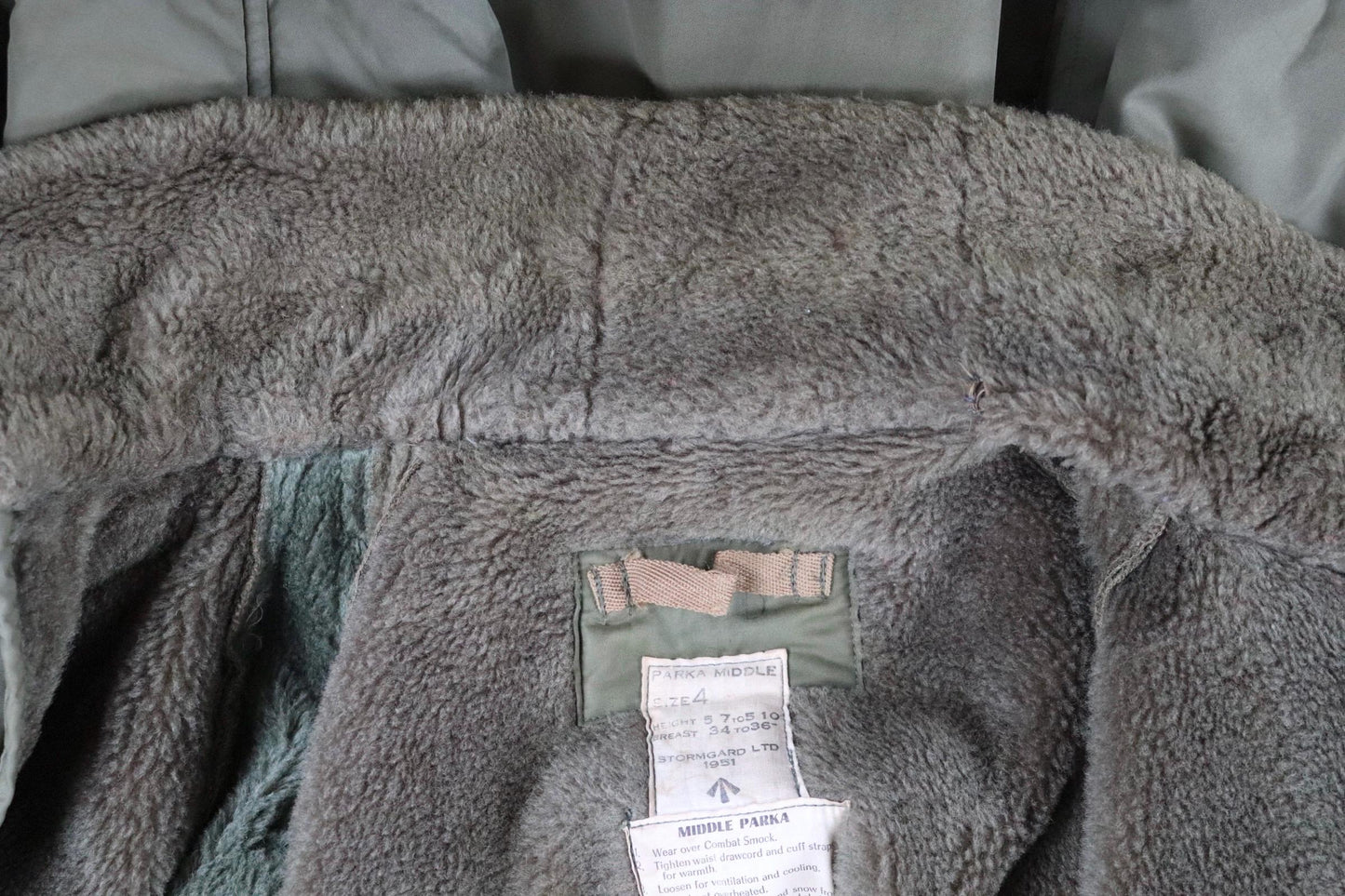 Vintage 1950s British army middle parka - 1st pattern military jacket - extreme cold weather - 42” chest