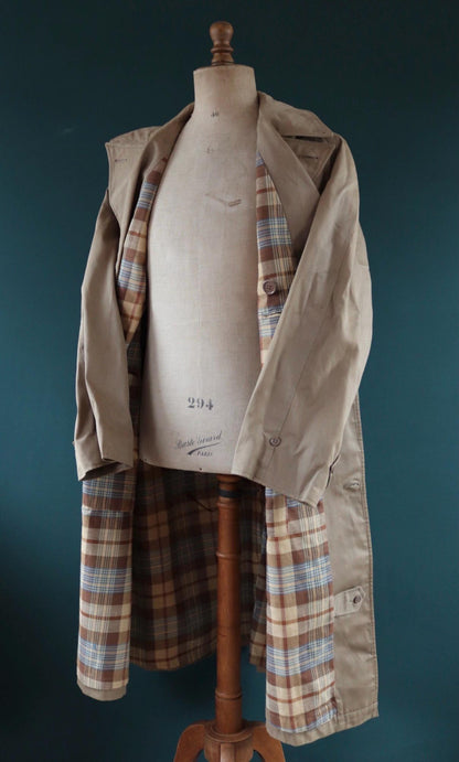 Vintage 1950s demob trench coat - WW2 British - gabardine rain coat - double breasted - 48” chest