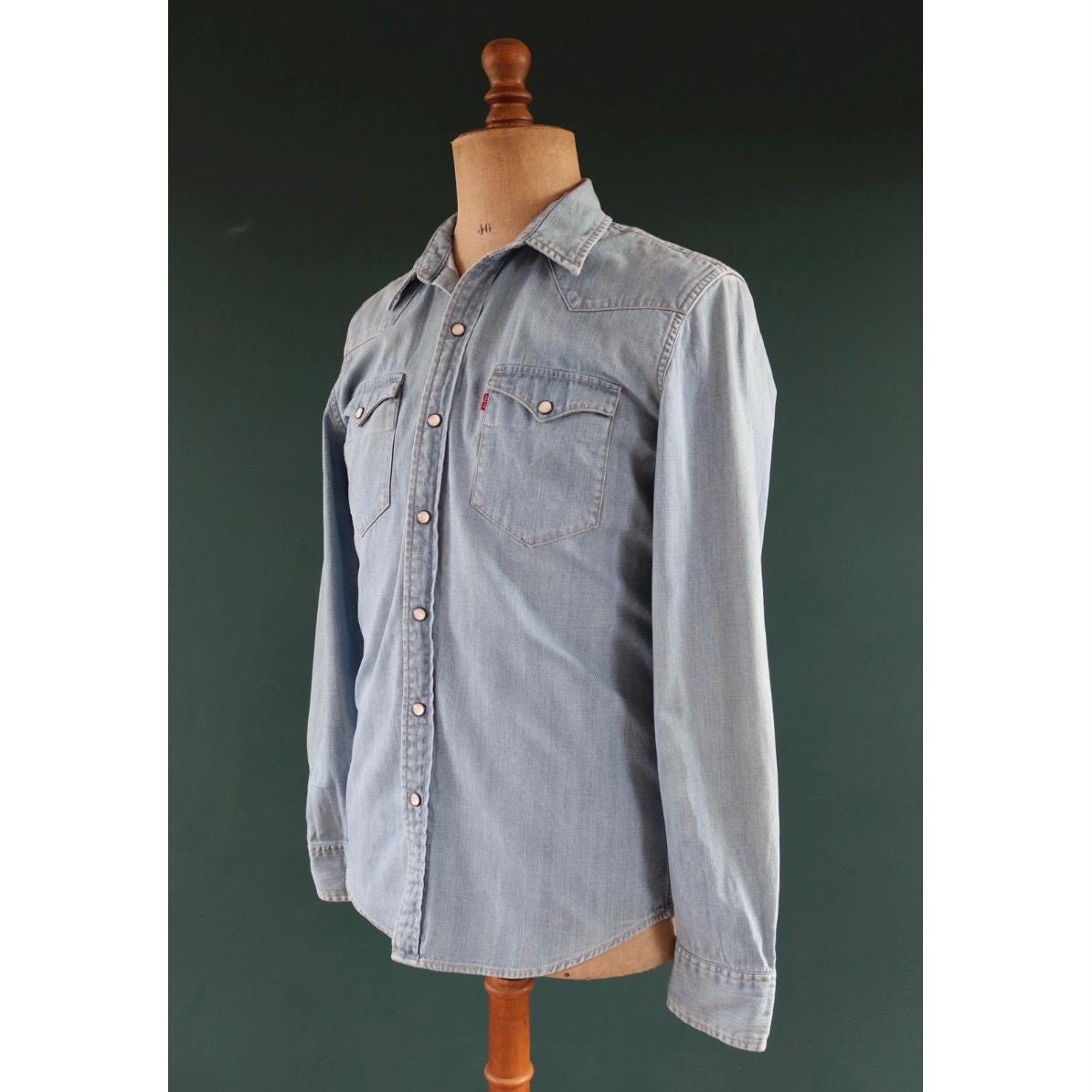 Vintage Levis denim shirt - Levi Strauss red tab - pale blue chambray - cowboy western - 41" chest
