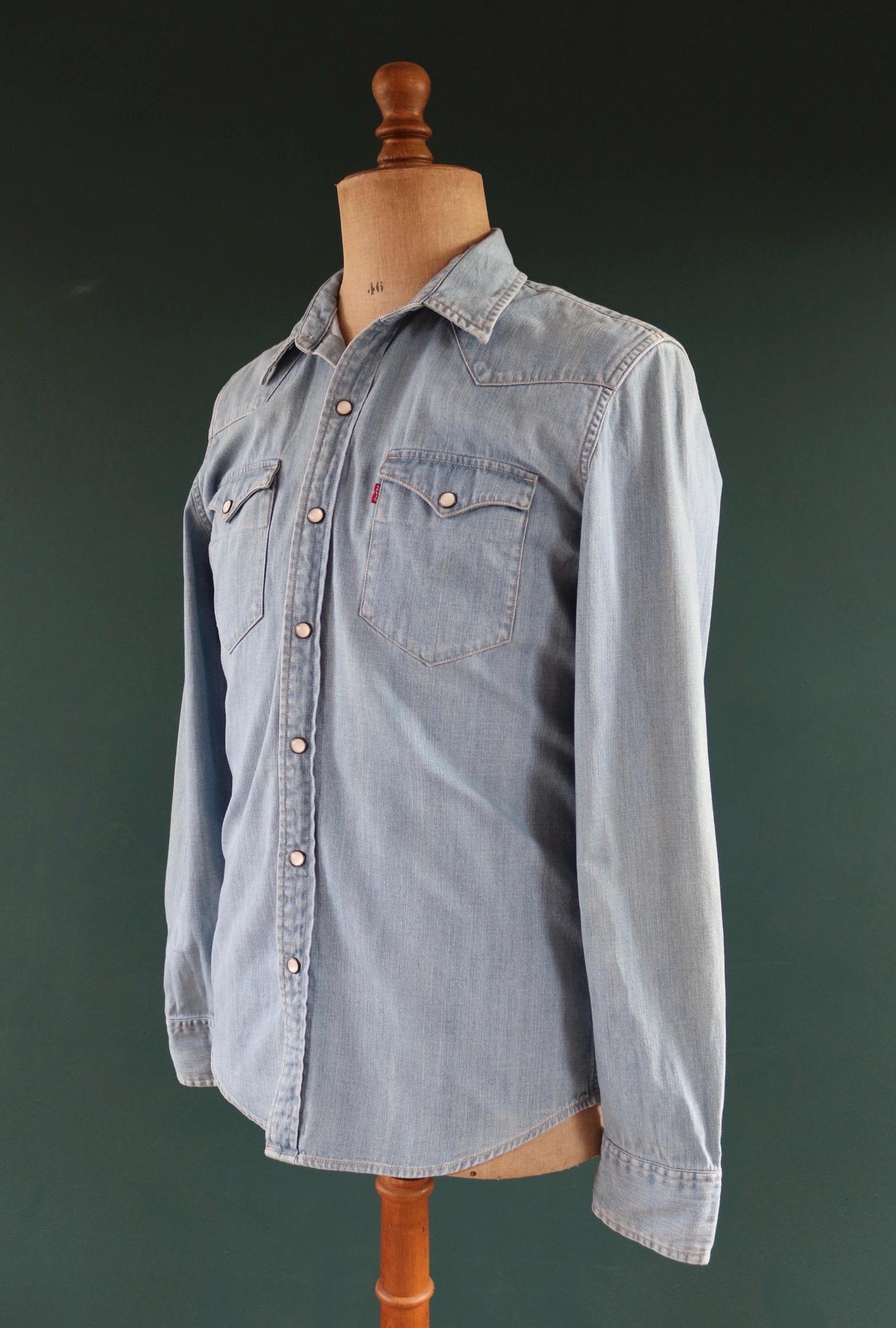 Vintage Levis denim shirt - Levi Strauss red tab - pale blue chambray - cowboy western - 41" chest