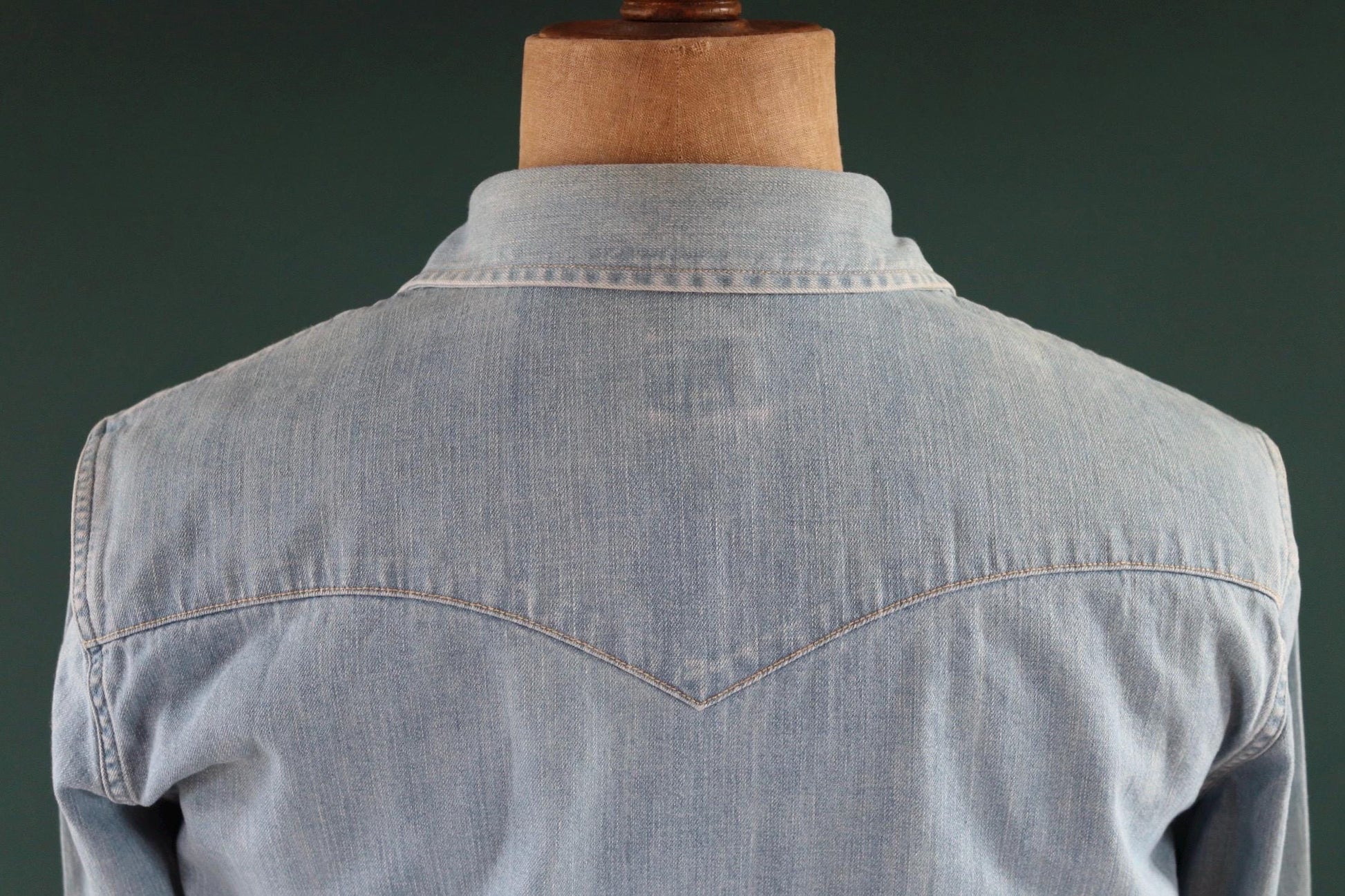 Vintage Levis denim shirt - Levi Strauss red tab - pale blue chambray - cowboy western - 41" chest