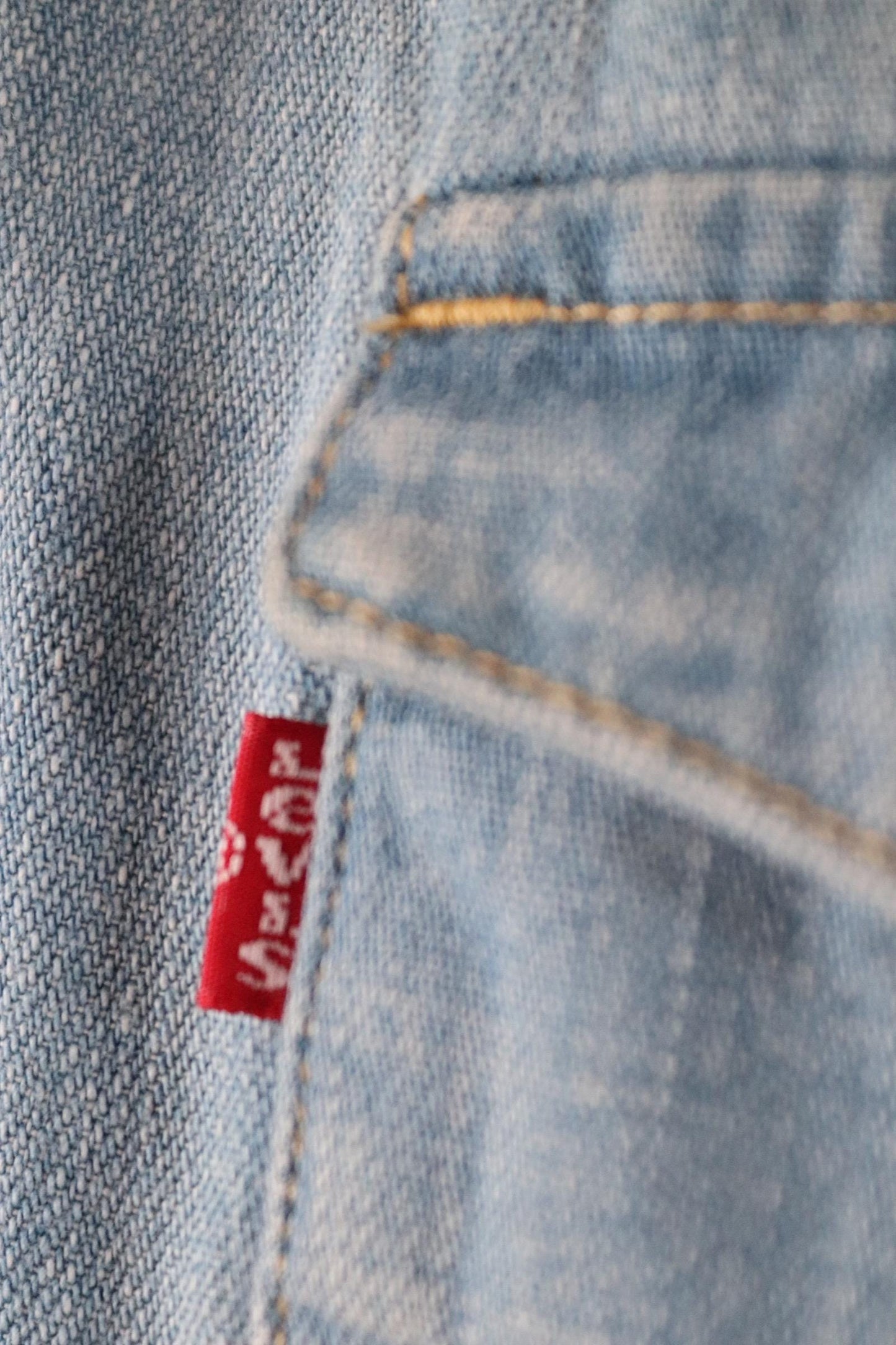 Vintage Levis denim shirt - Levi Strauss red tab - pale blue chambray - cowboy western - 41" chest