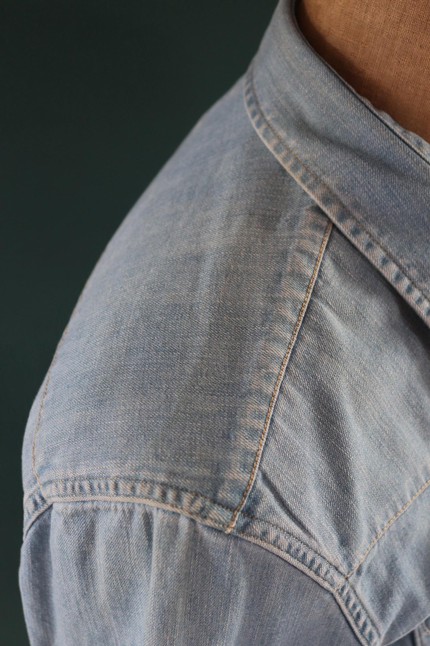 Vintage Levis denim shirt - Levi Strauss red tab - pale blue chambray - cowboy western - 41" chest