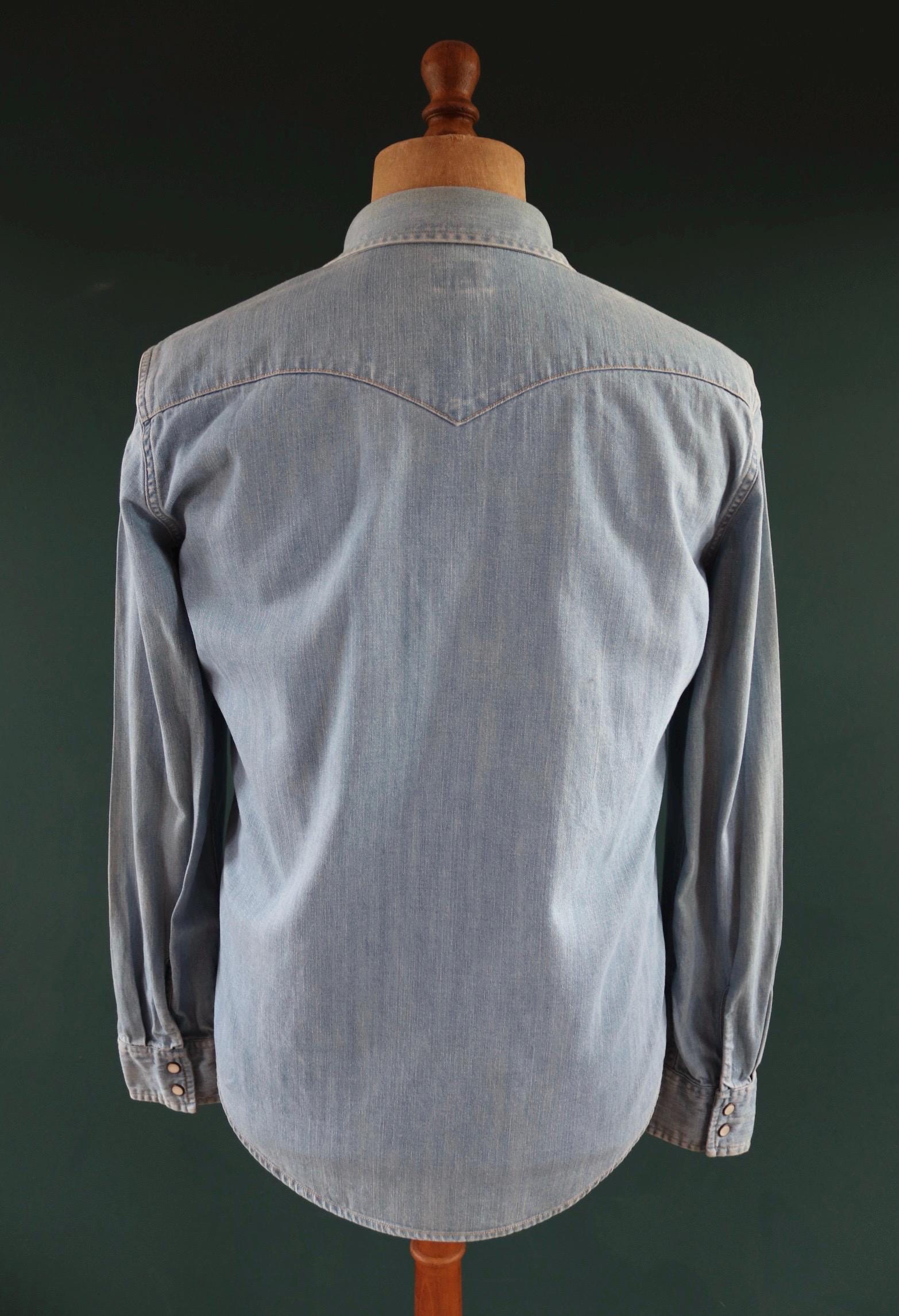 Vintage Levis denim shirt - Levi Strauss red tab - pale blue chambray - cowboy western - 41" chest