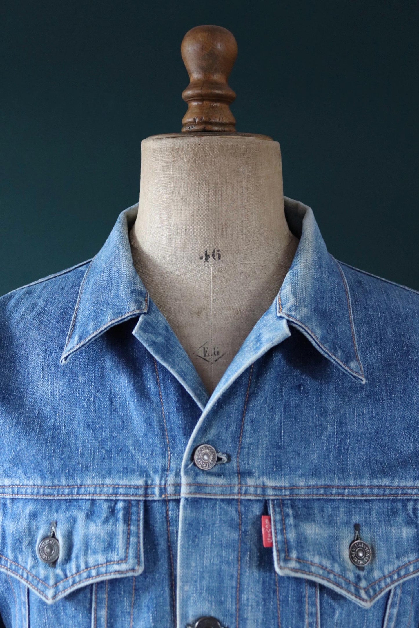 Vintage 1970s Levis denim jacket - whisker fades - 43” chest