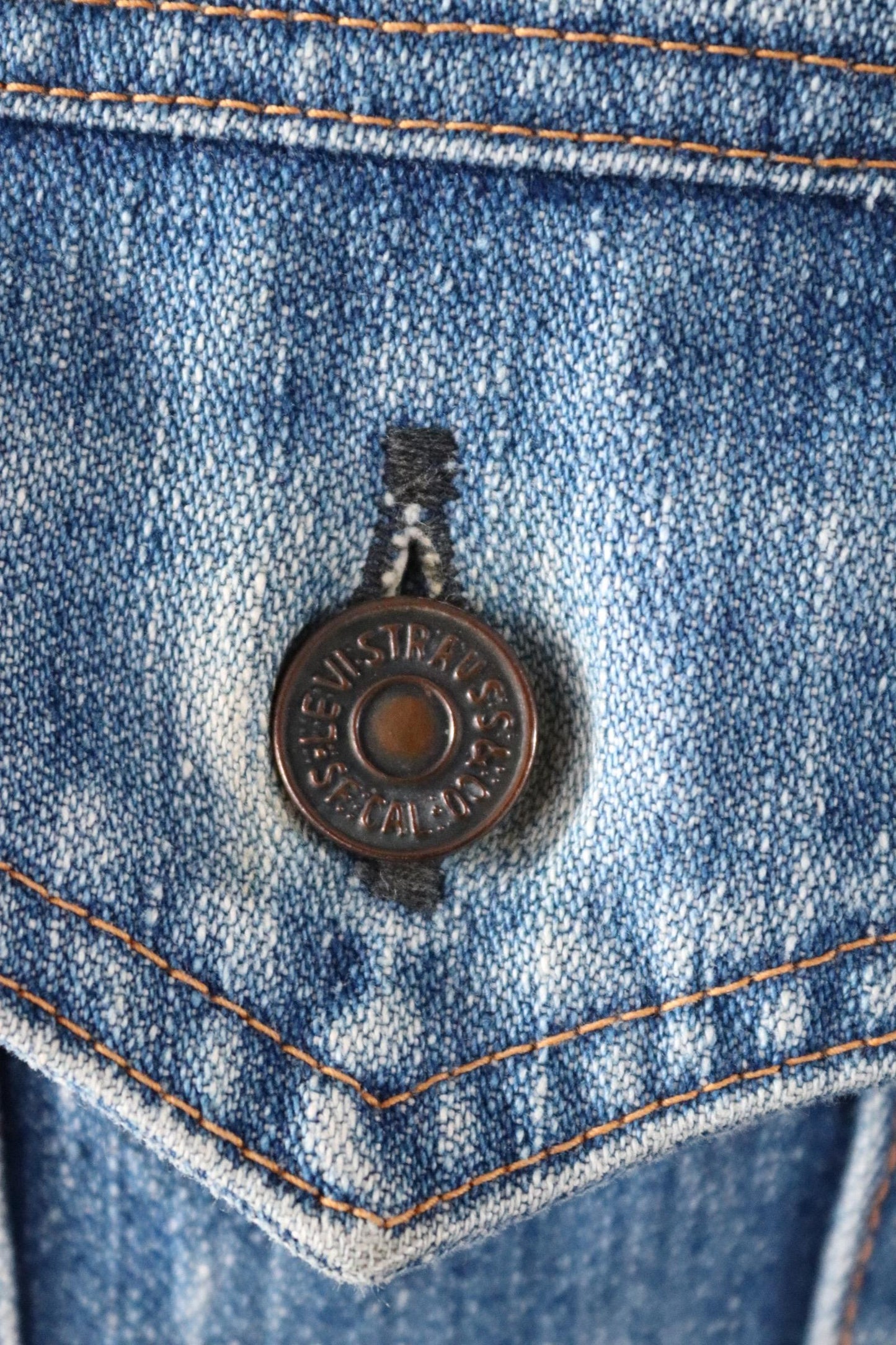Vintage 1970s Levis denim jacket - whisker fades - 43” chest