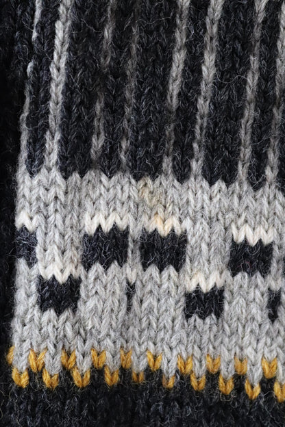 Vintage 1970s Norwegian hand knitted wool cardigan - Scandi sweater - 40" chest