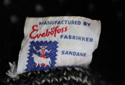 Vintage 1970s Norwegian knitted wool cardigan - Scandi sweater - 46" chest