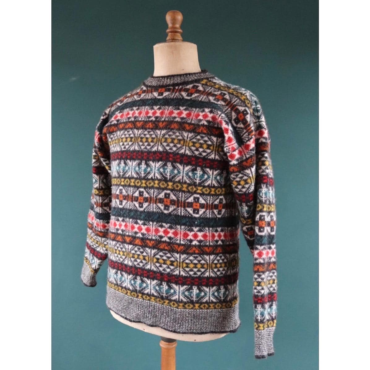 Vintage 1980s Scottish knitted wool jumper - traditional knitwear - 40” chest