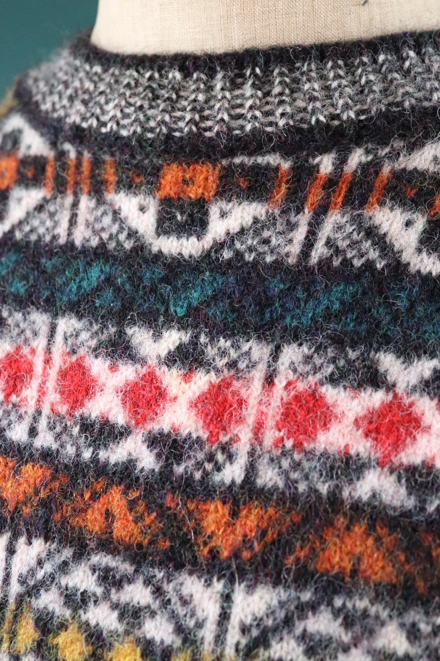 Vintage 1980s Scottish knitted wool jumper - traditional knitwear - 40” chest