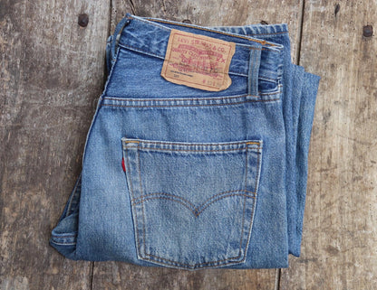 Vintage 1990s Levis 501 denim jeans - made in UK - small e red tab - 32” x 32”