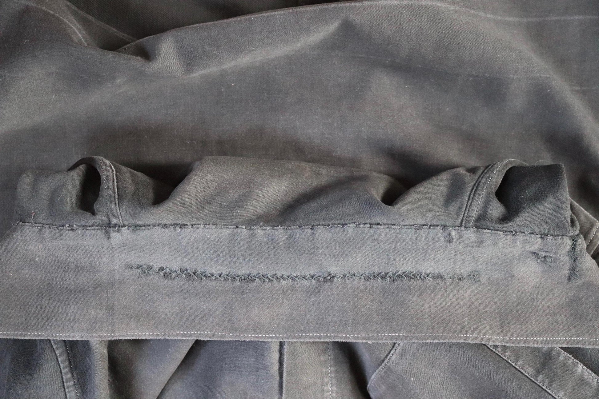 Vintage 1940s French workwear shirt - faded black moleskin cotton - darned and repaired - 42” chest
