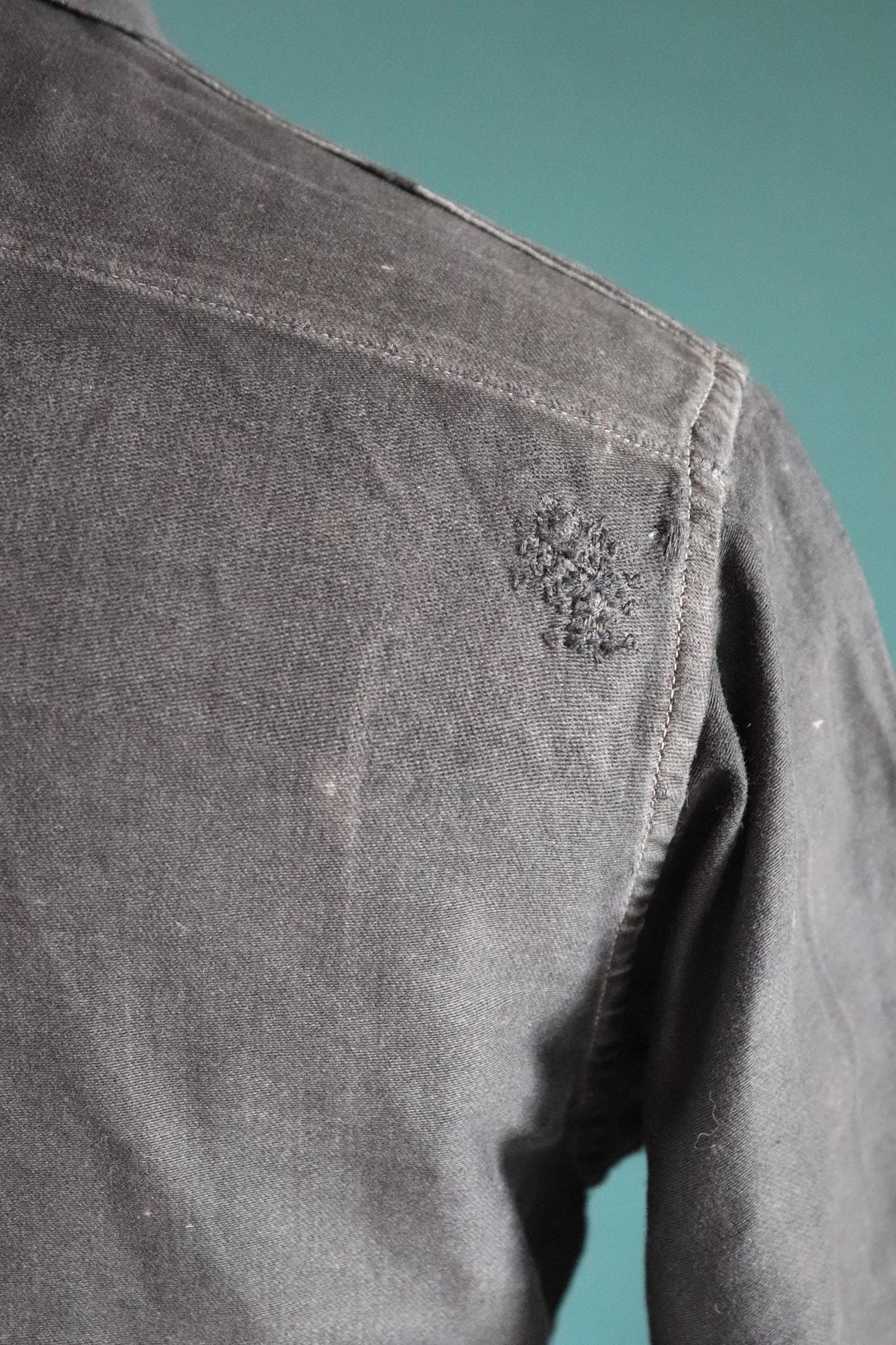 Vintage 1940s French workwear shirt - faded black moleskin cotton - darned and repaired - 42” chest