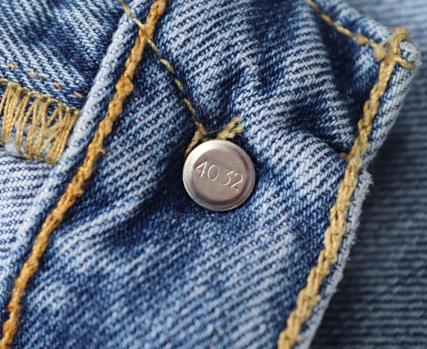 Vintage Levis 501 jeans - blue denim workwear - 33" x 33"