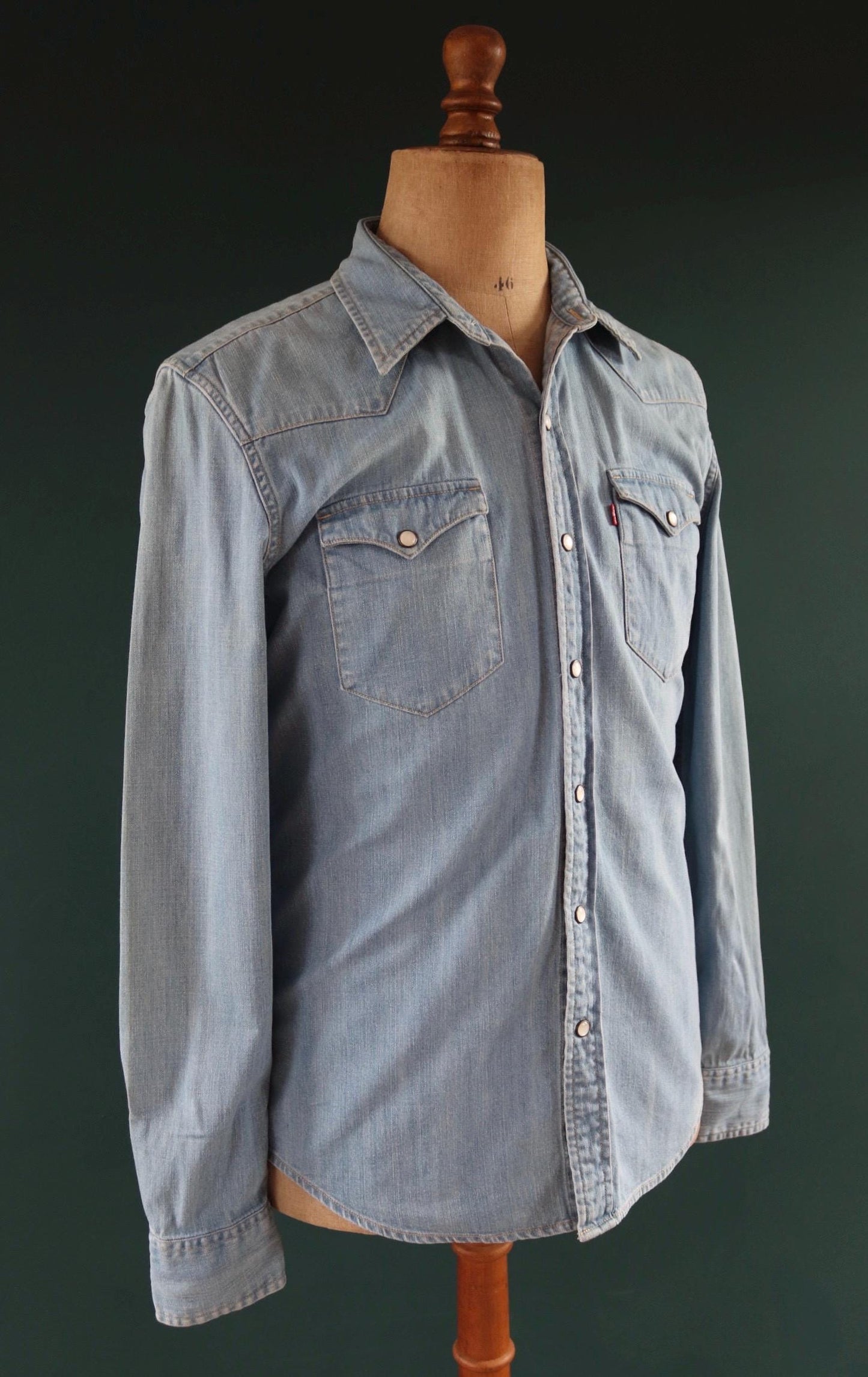 Vintage Levis denim shirt - Levi Strauss red tab - pale blue chambray - cowboy western - 41" chest