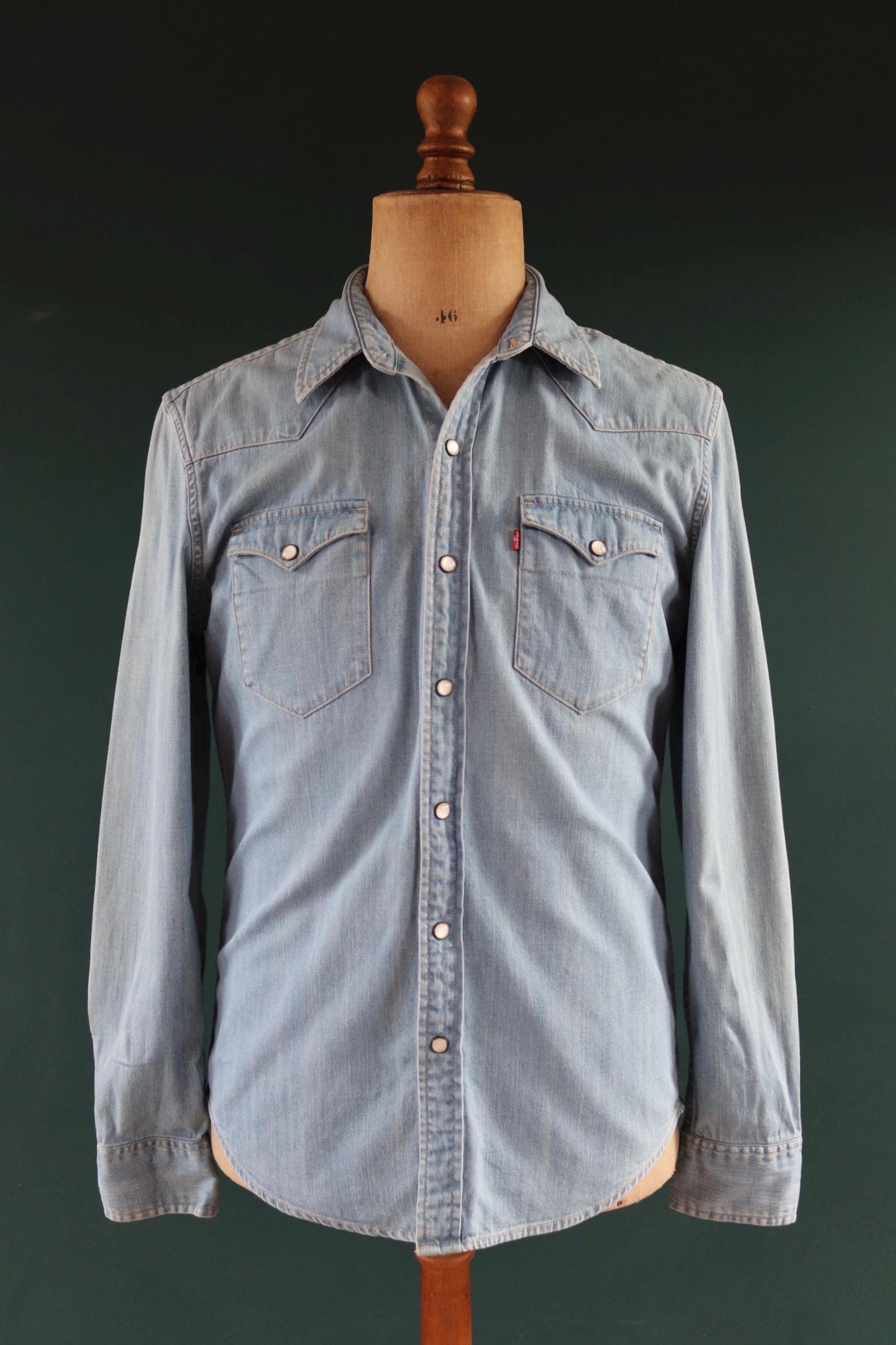 Vintage Levis denim shirt - Levi Strauss red tab - pale blue chambray - cowboy western - 41" chest